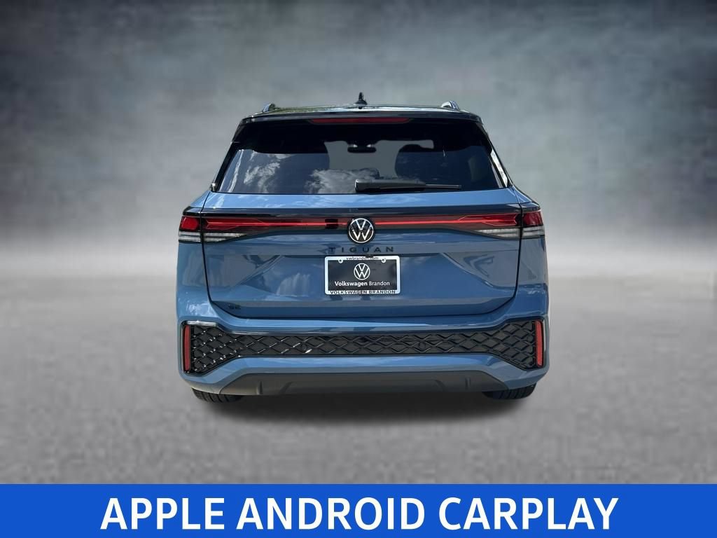 Certified 2025 Volkswagen Tiguan SE R-Line FWD image 4