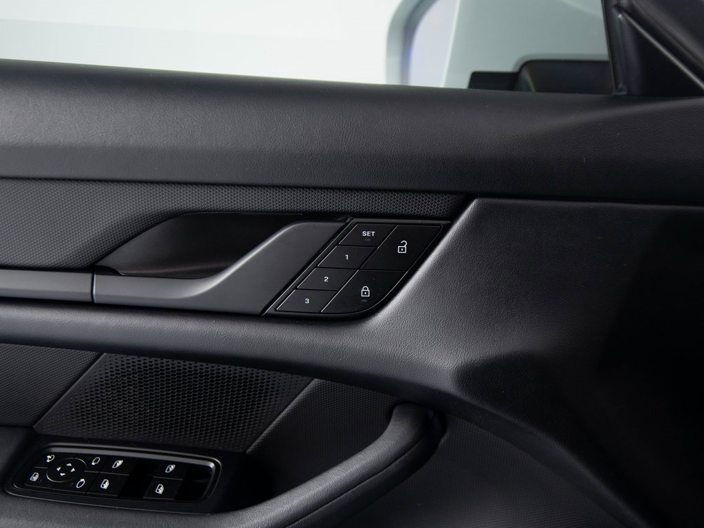 Certified 2022 Porsche Taycan image 36