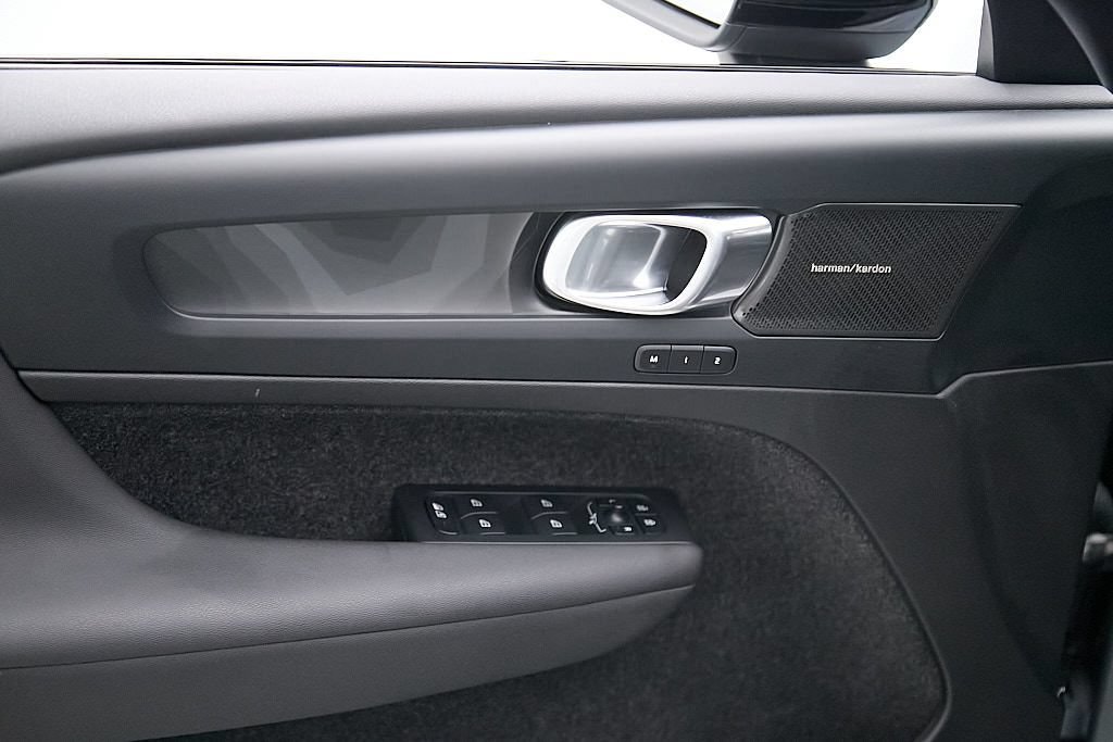 Certified 2023 Volvo C40 P8 Recharge Ultimate AWD/4WD image 11