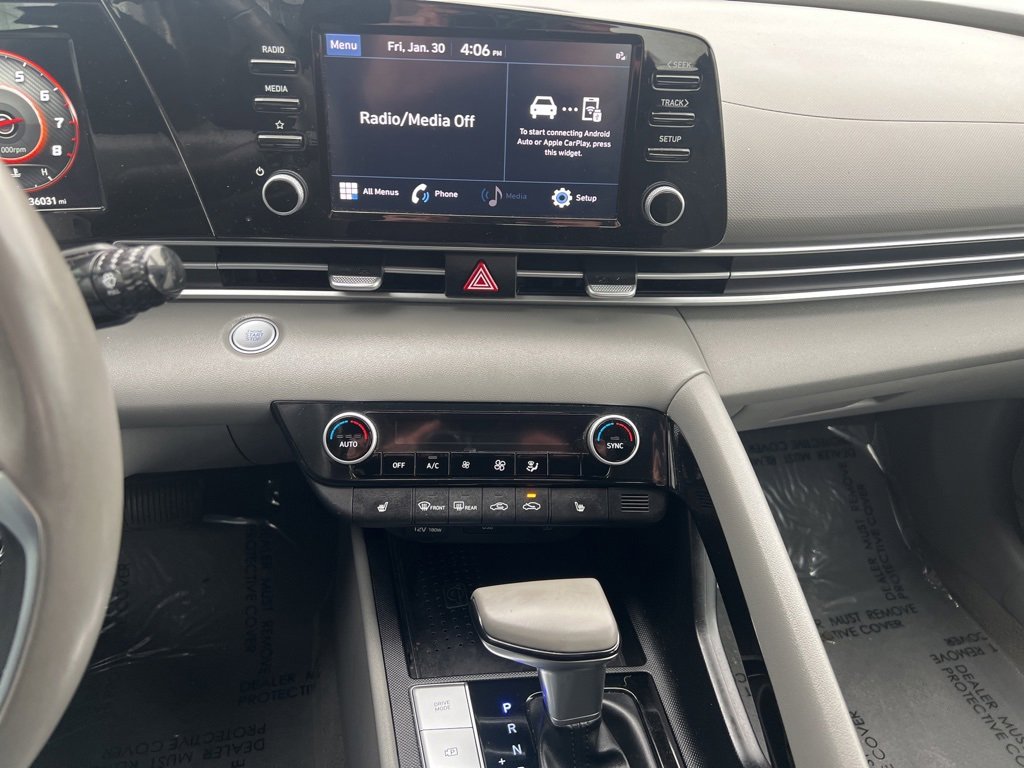 Used 2022 Hyundai Elantra SEL w/ Convenience Package image 16