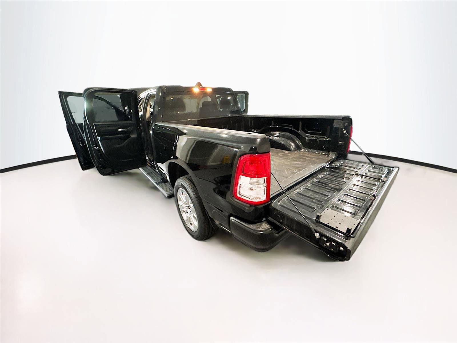 Used 2020 RAM 1500 HFE RWD image 36