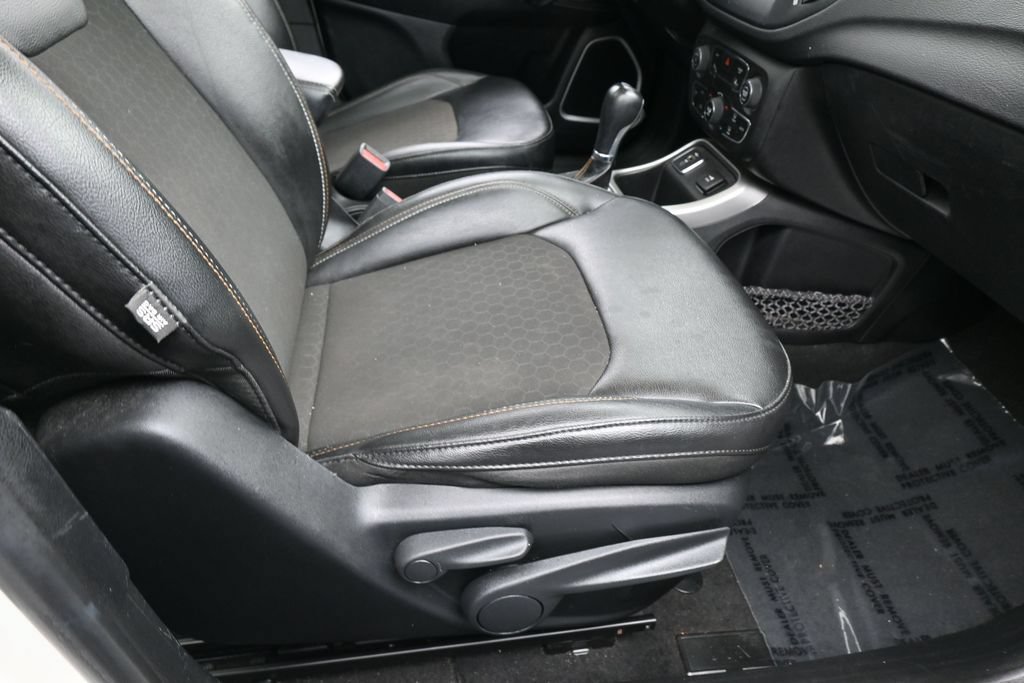 Used 2020 Jeep Compass Latitude FWD image 43