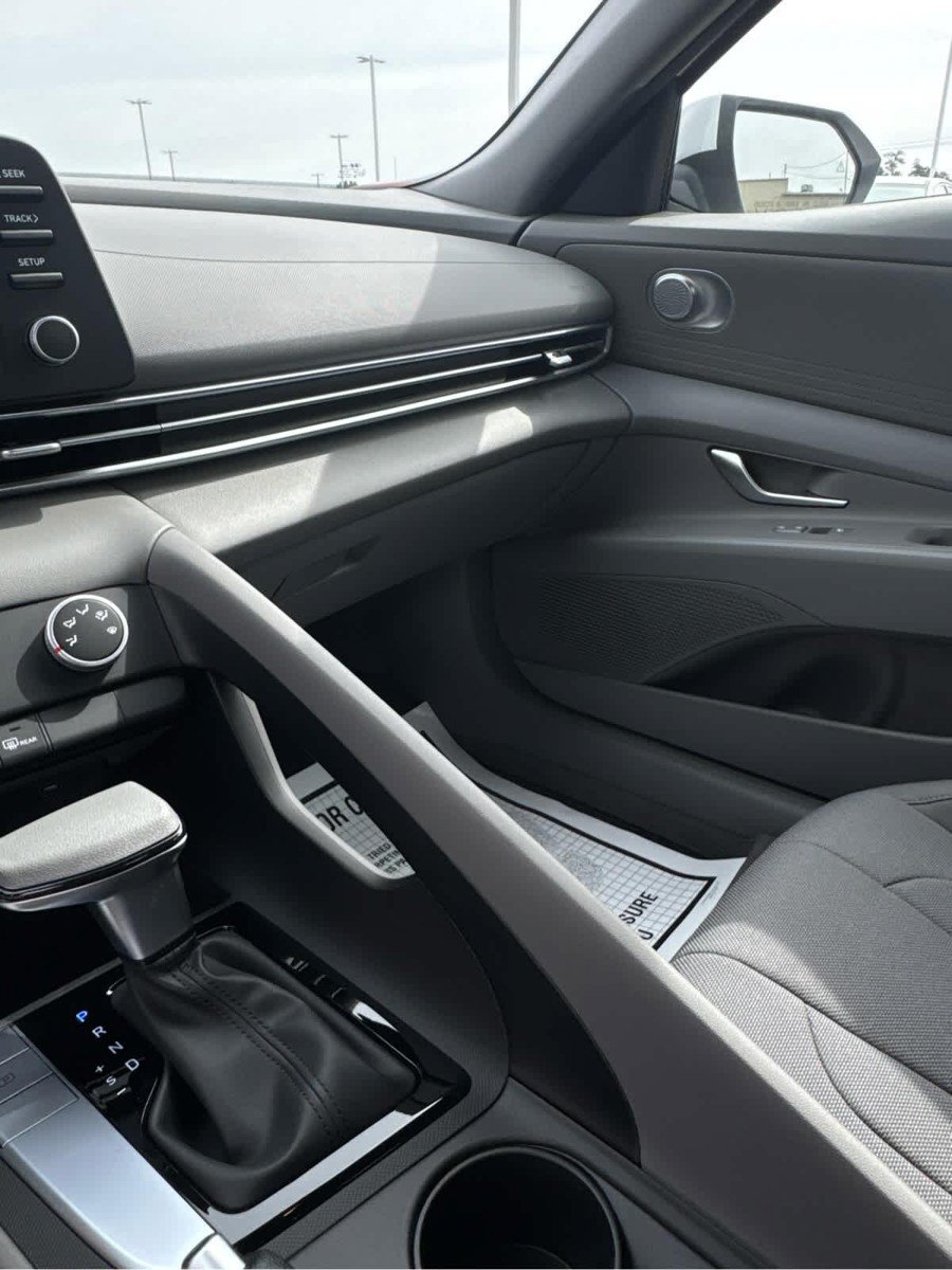 New 2026 Hyundai Elantra SE FWD image 36