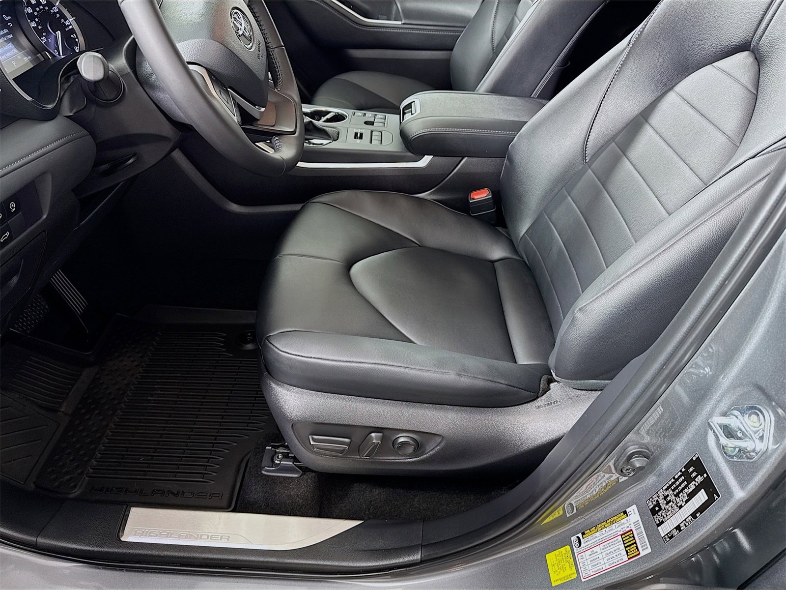 Certified 2025 Toyota Highlander XLE image 15