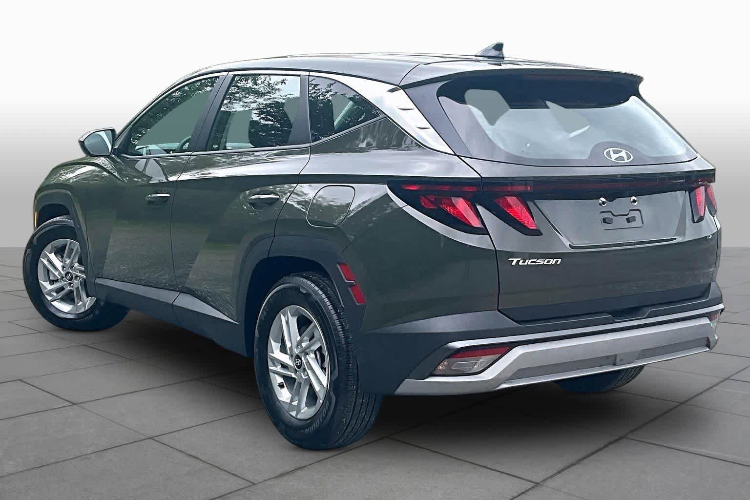 Used 2025 Hyundai Tucson SE FWD image 12