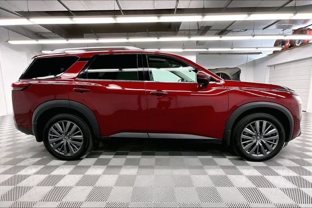 Used 2024 Nissan Pathfinder SL AWD/4WD image 15