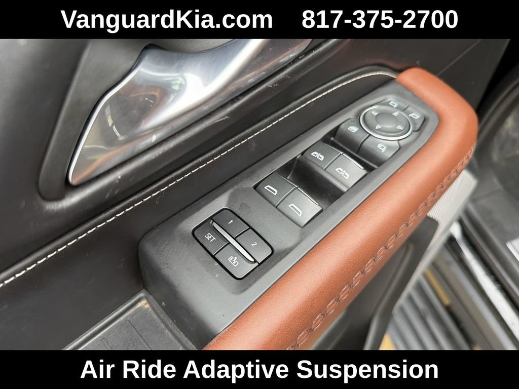 Used 2024 GMC Yukon XL Denali Ultimate AWD/4WD image 17