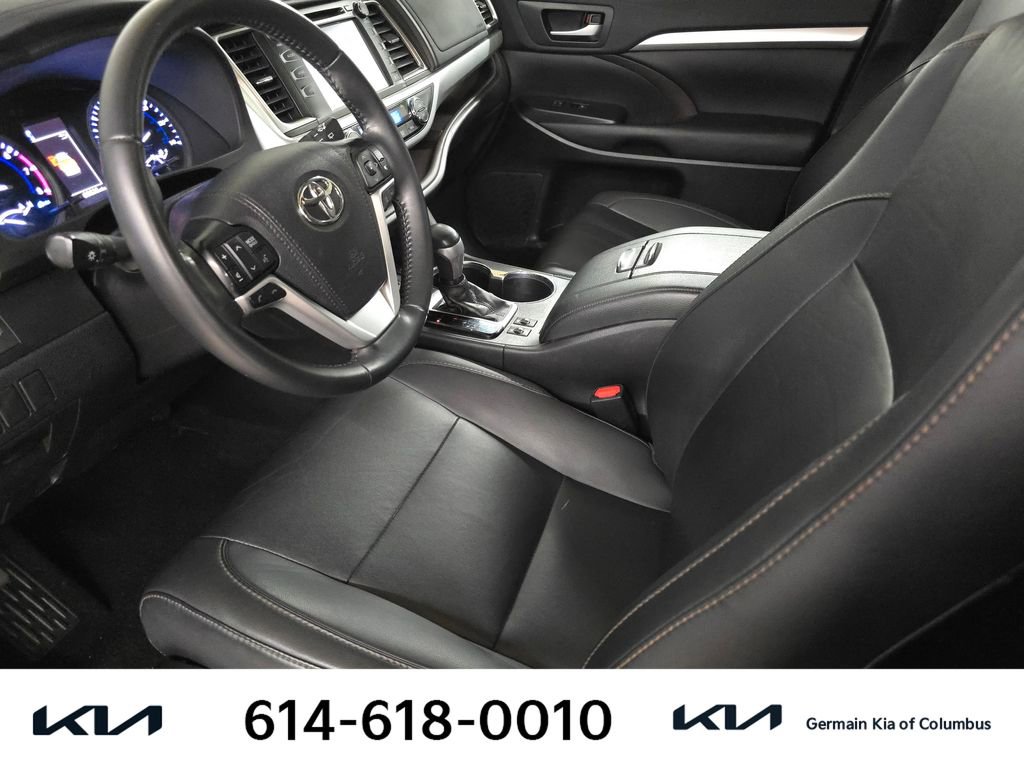 Used 2019 Toyota Highlander XLE image 18