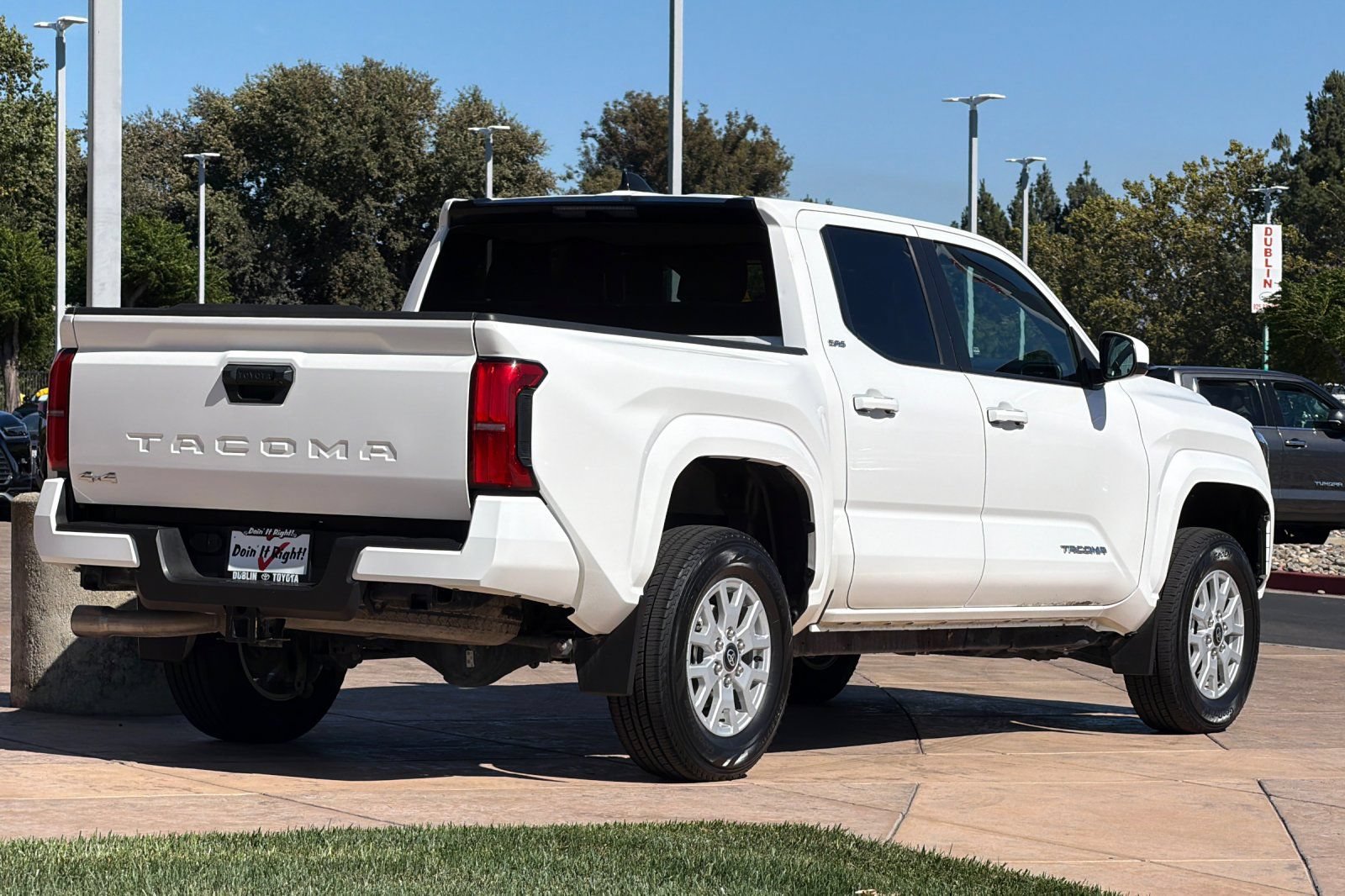 Certified 2024 Toyota Tacoma SR5 AWD/4WD image 4