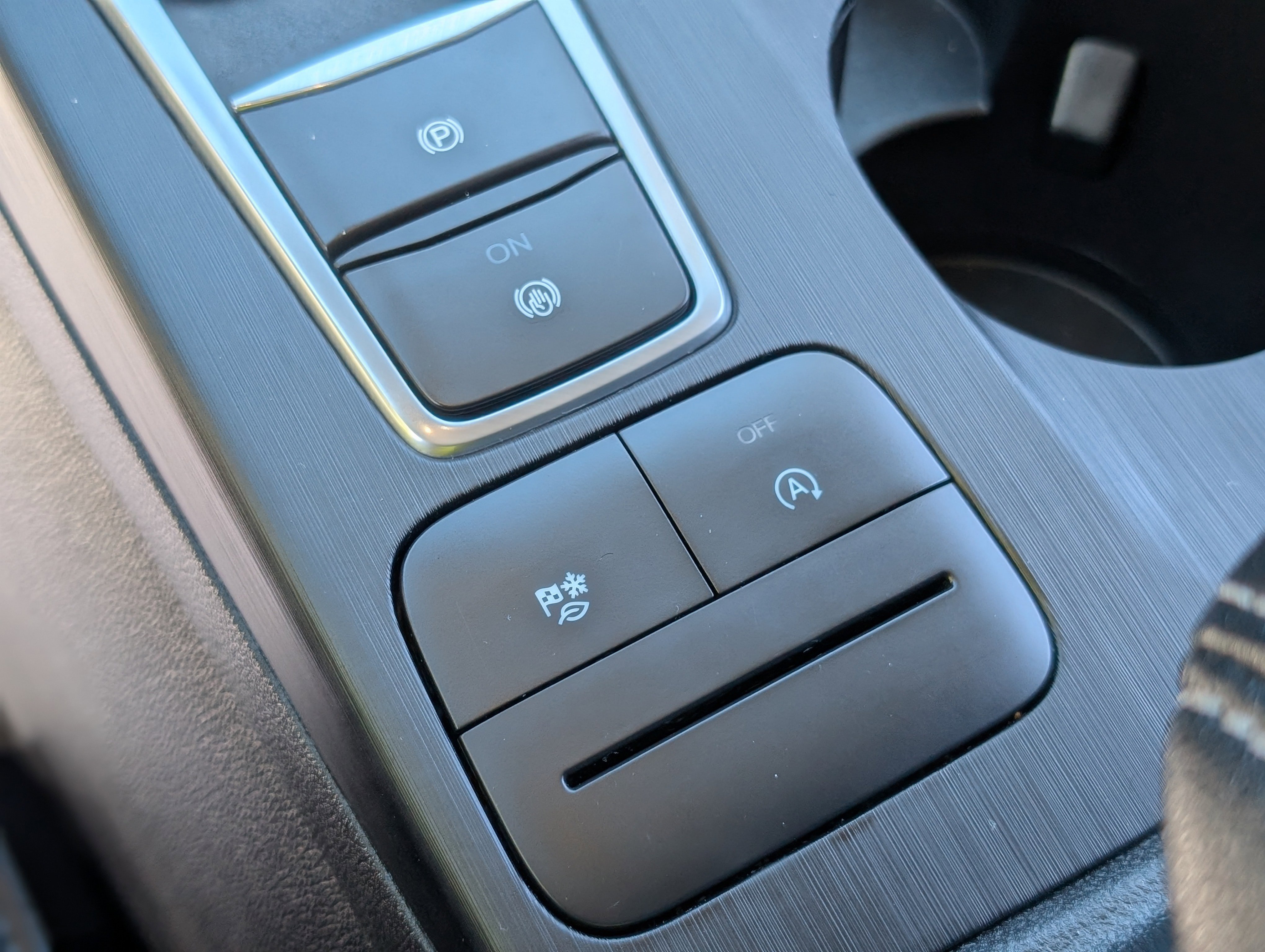 Used 2022 Ford Escape SE w/ SE Sport Appearance Package image 23