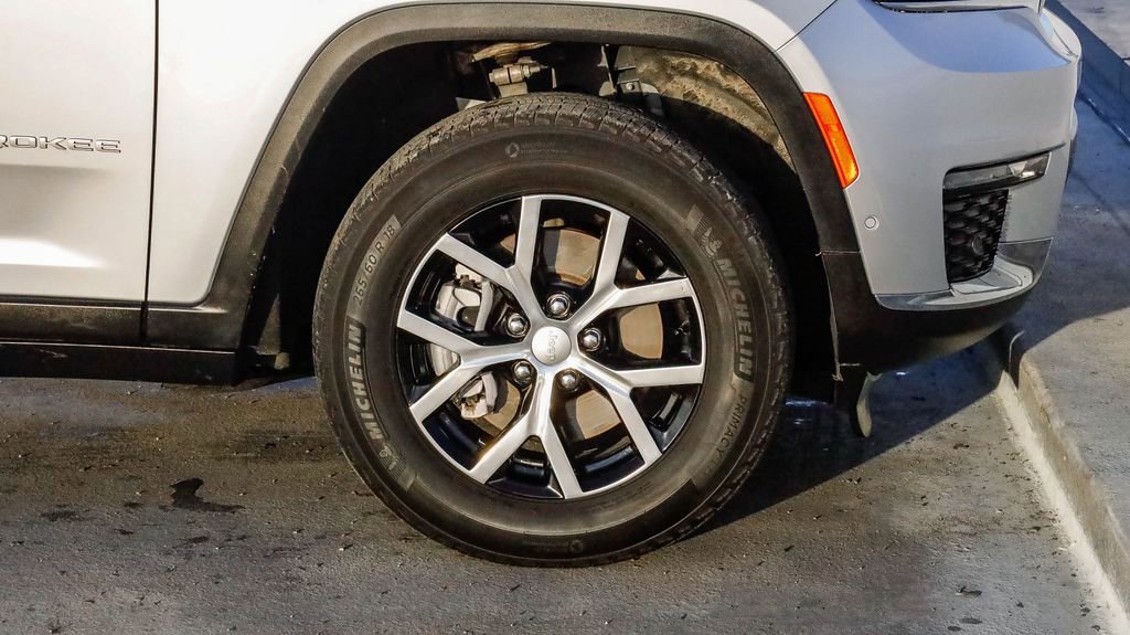 Certified 2024 Jeep Grand Cherokee L Limited w/ Luxury Tech Group II image 11