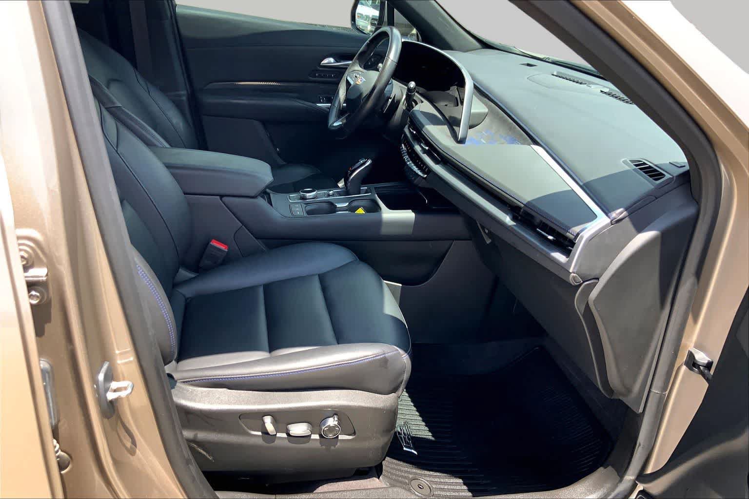 Used 2024 Cadillac XT4 Sport w/ Cold Weather Package FWD image 9