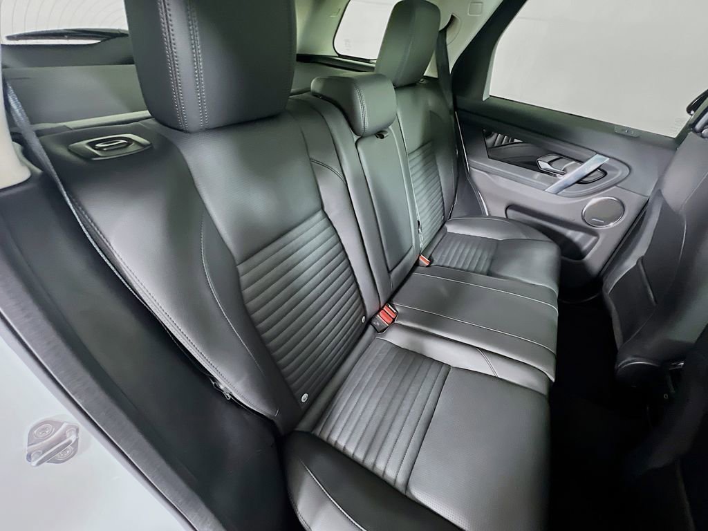Used 2024 Land Rover Discovery Sport S image 28