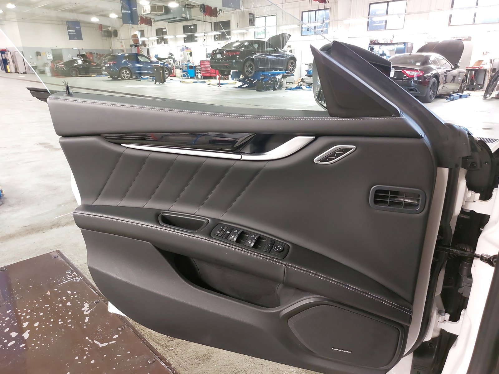 Used 2023 Maserati Ghibli Modena RWD image 29