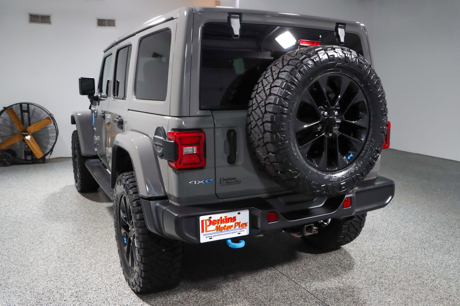Used 2023 Jeep Wrangler Unlimited Sahara w/ Cold Weather Group AWD/4WD image 10