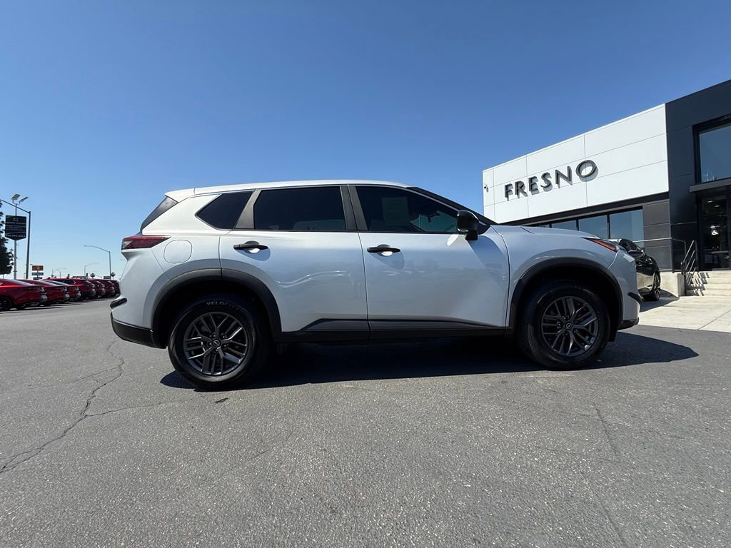 Used 2024 Nissan Rogue S FWD image 11