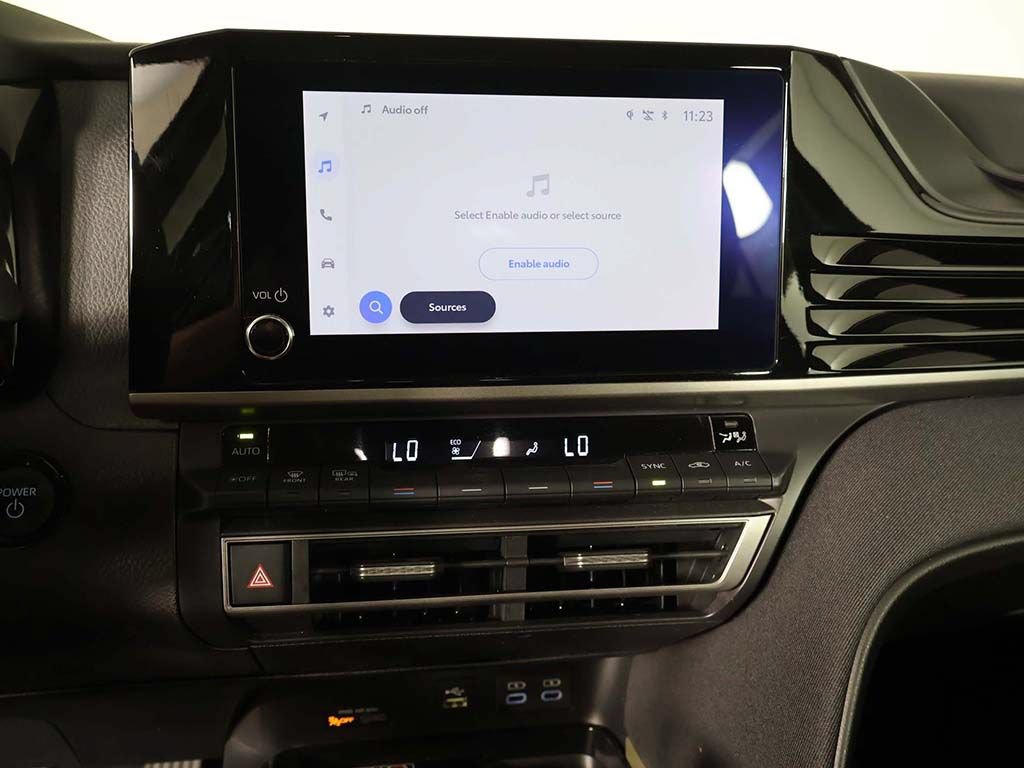 Used 2025 Toyota Camry LE FWD image 39