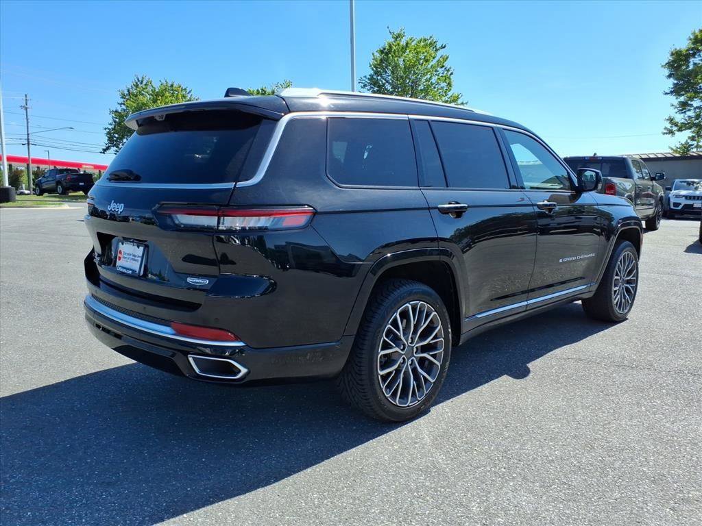 Used 2022 Jeep Grand Cherokee L Summit AWD/4WD image 4