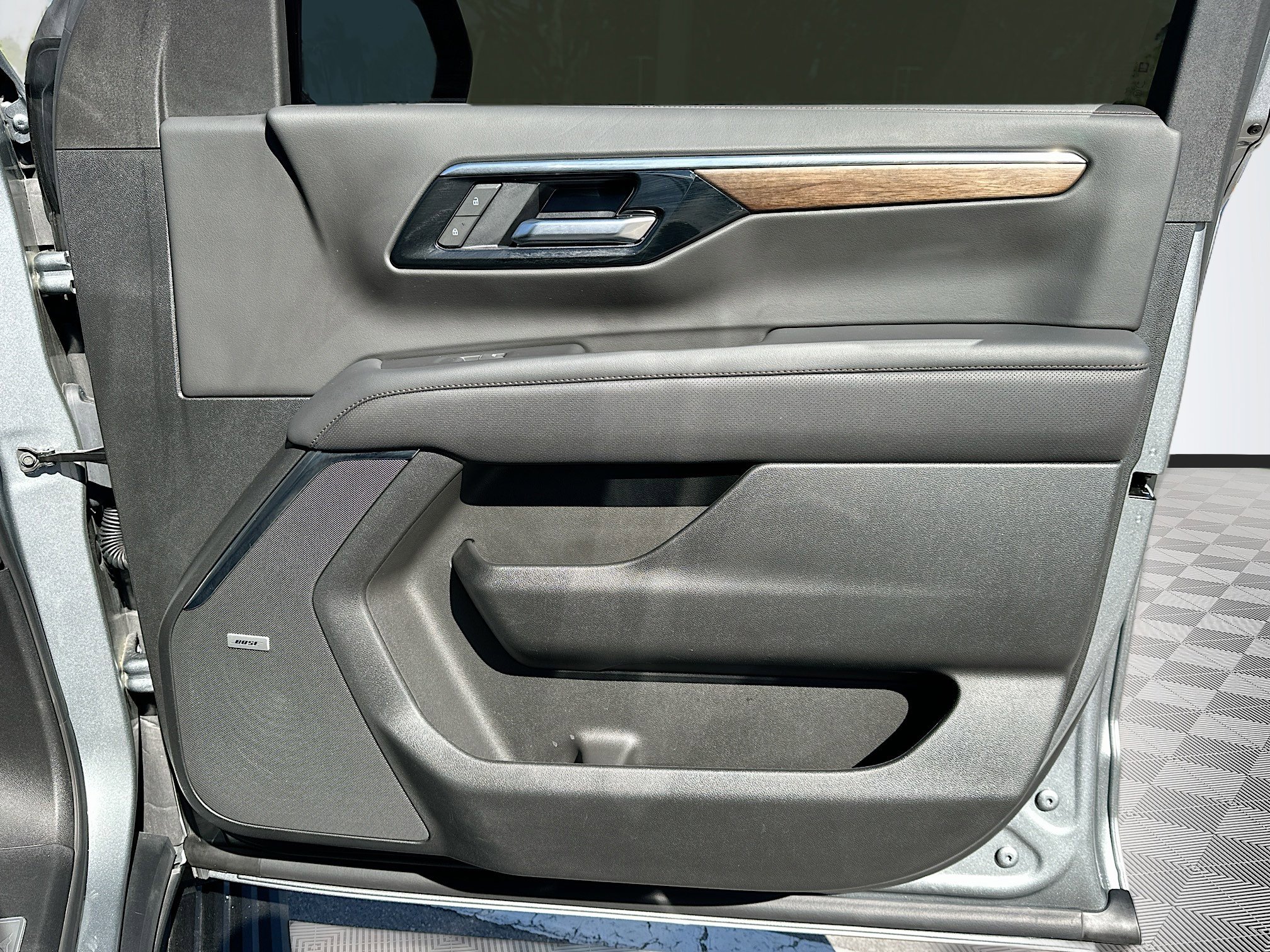 Used 2025 Chevrolet Tahoe High Country image 35