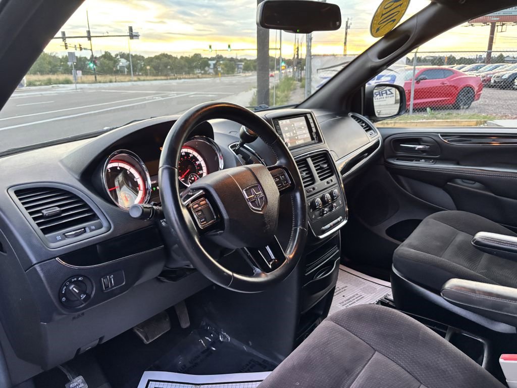 Used 2018 Dodge Grand Caravan SE image 10