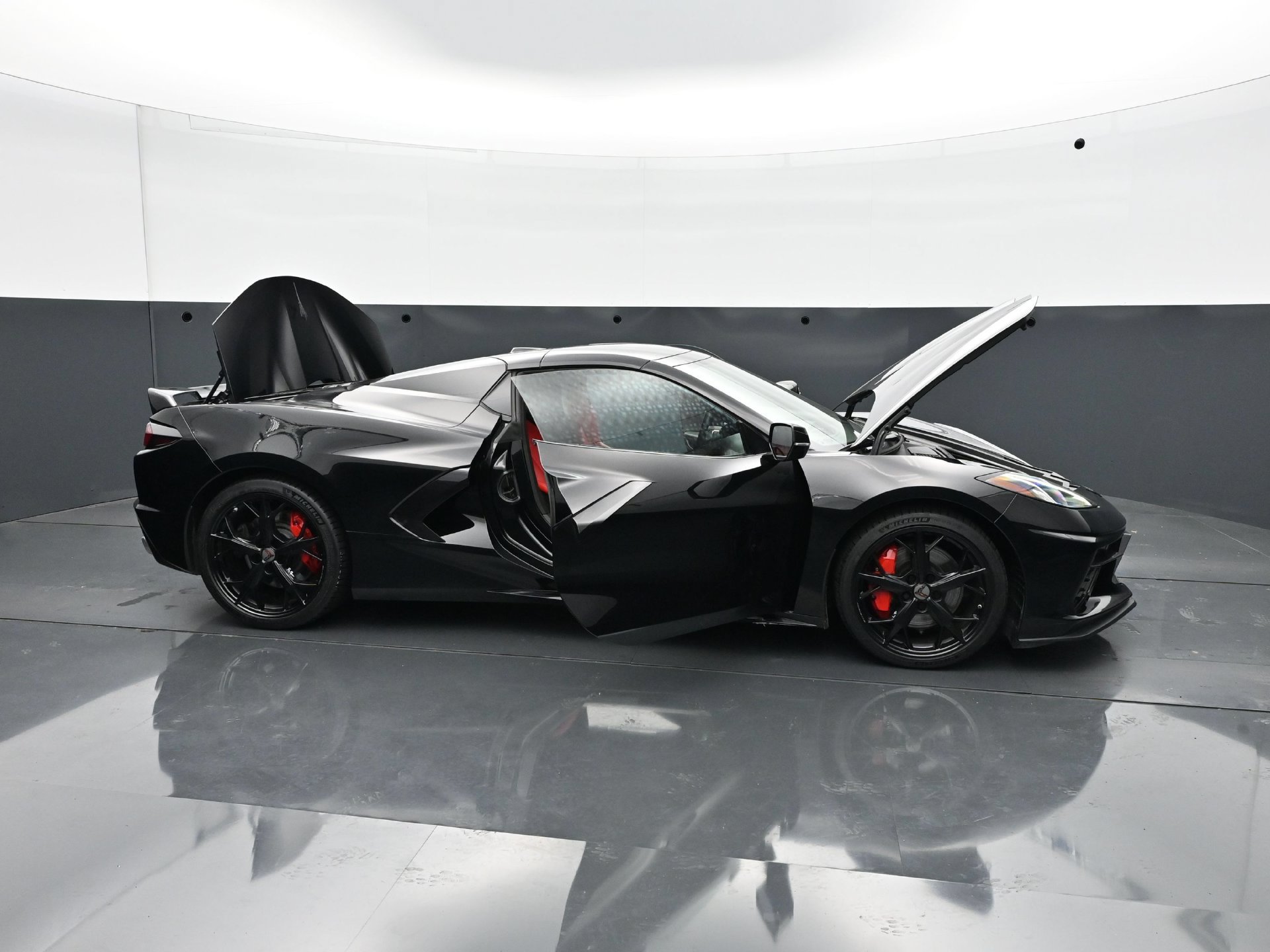Used 2021 Chevrolet Corvette Stingray Convertible w/ Z51 Performance Package RWD image 56