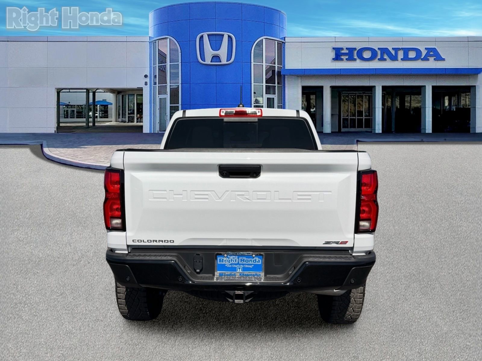 Used 2024 Chevrolet Colorado ZR2 w/ Technology Package AWD/4WD image 5