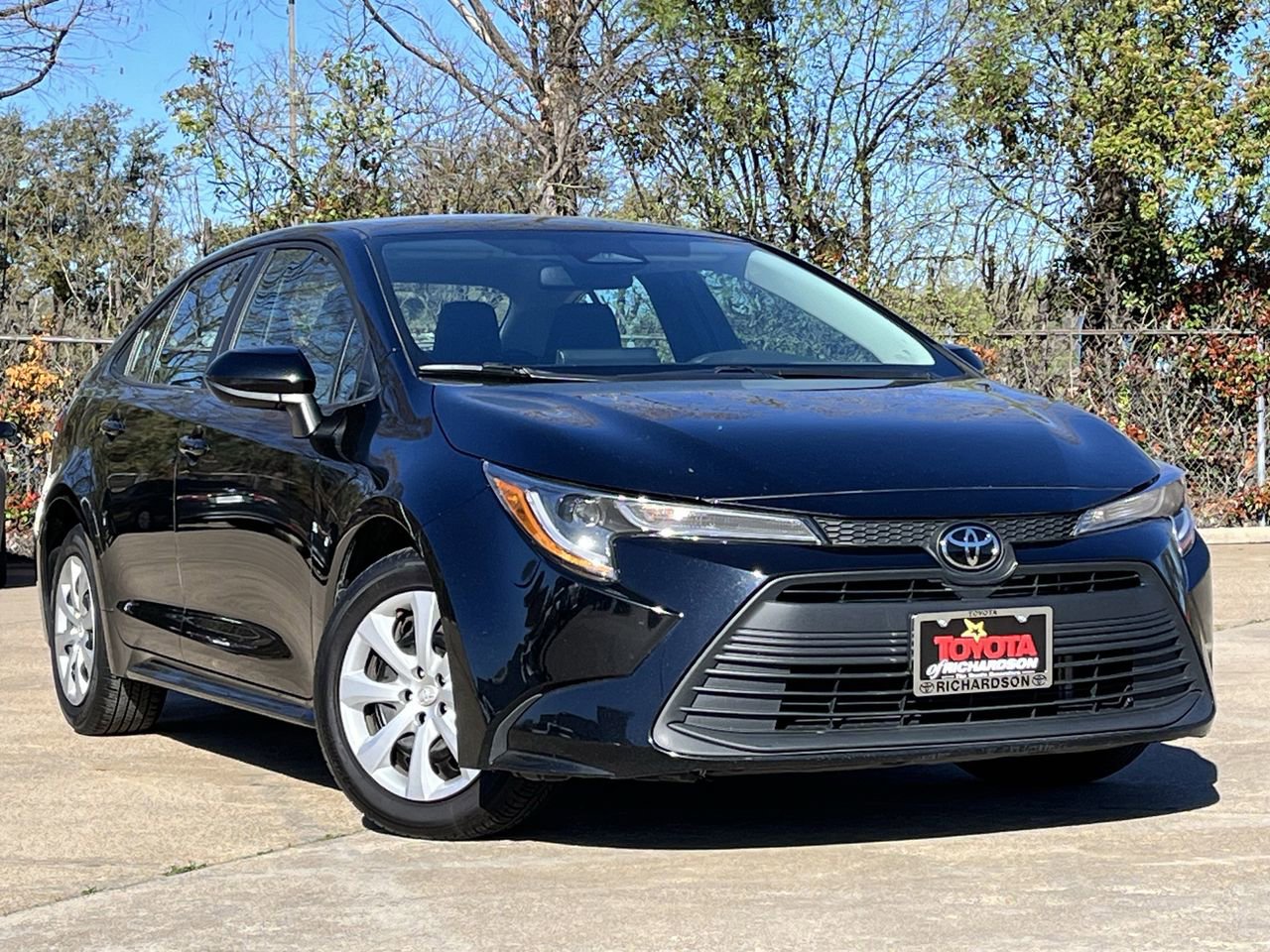 Used 2024 Toyota Corolla LE image 2