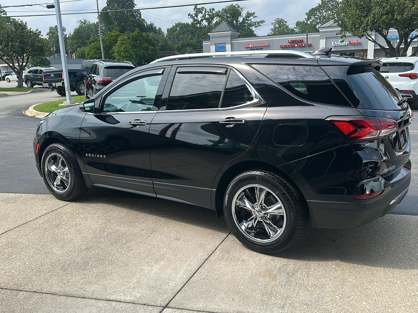 Used 2024 Chevrolet Equinox Premier FWD image 5