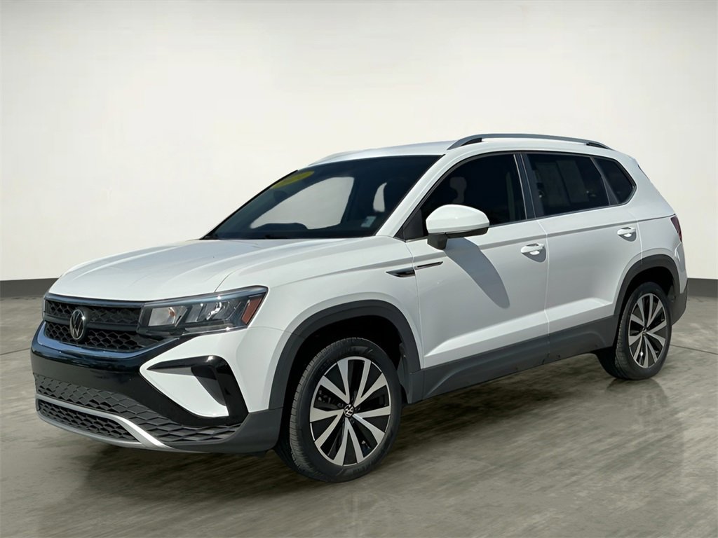 Used 2024 Volkswagen Taos SE image 1