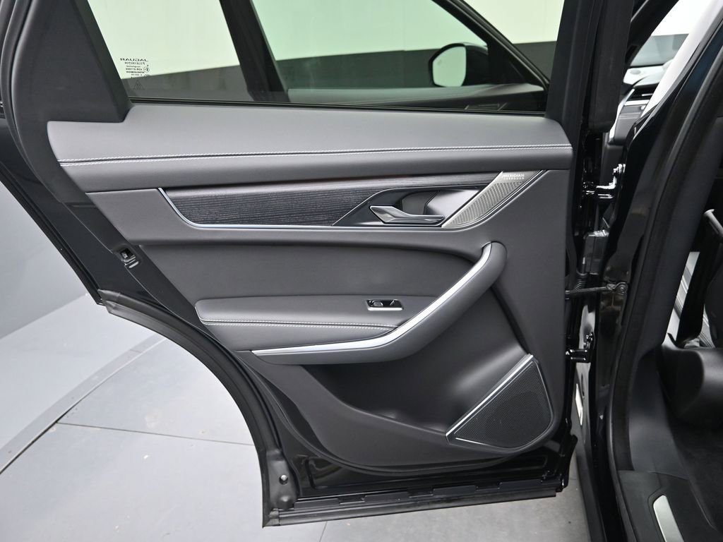 Certified 2025 Jaguar F-PACE R-Dynamic S image 16