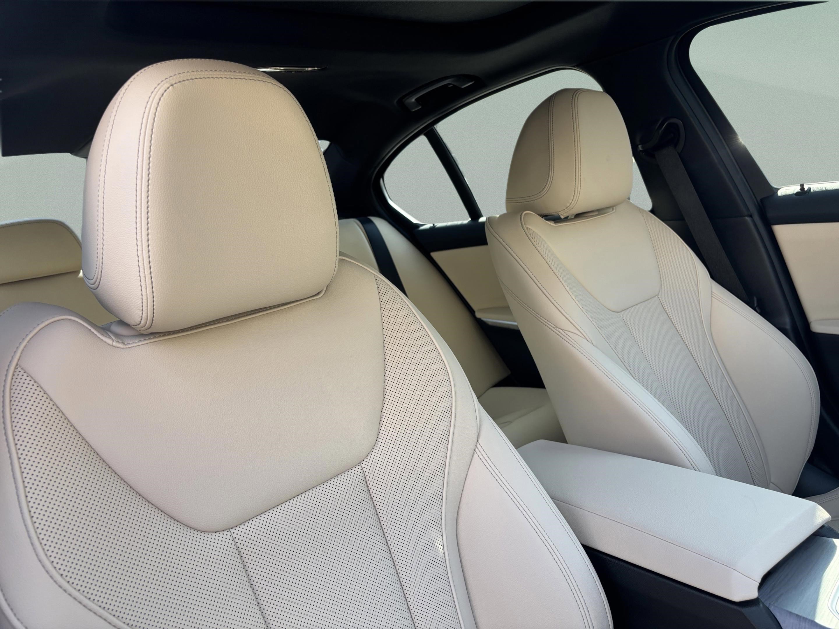 Used 2026 BMW 330i Sedan w/ Convenience Package image 23