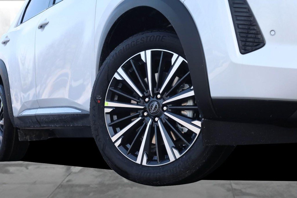 New 2026 Nissan Pathfinder Platinum AWD/4WD image 3