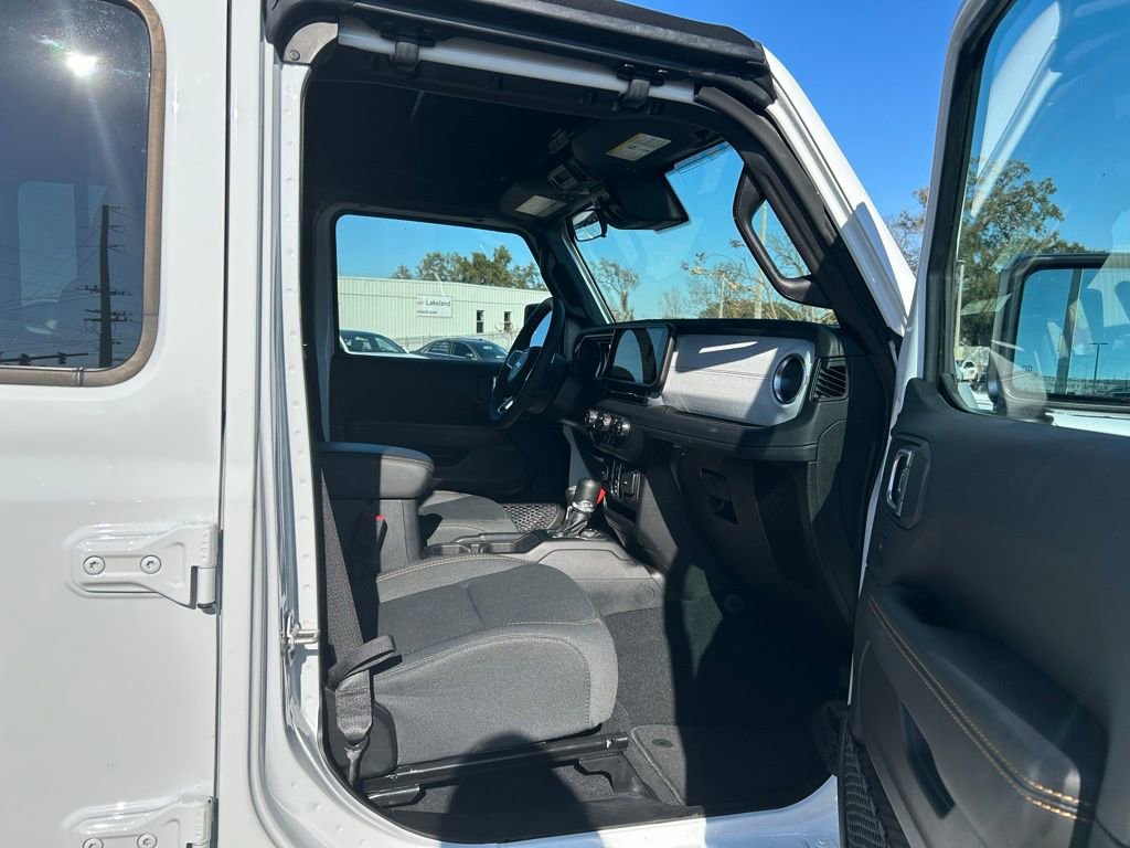 Used 2024 Jeep Wrangler Unlimited Sahara AWD/4WD image 41