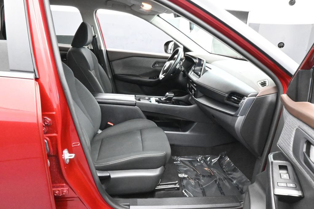 Used 2023 Nissan Rogue S FWD image 37