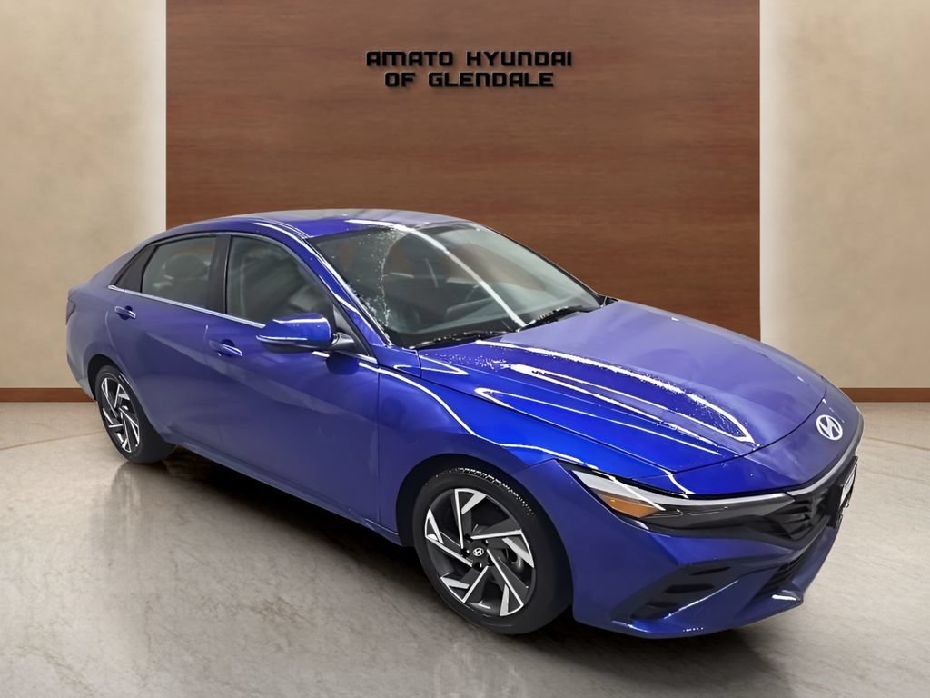 Certified 2025 Hyundai Elantra Limited FWD image 8