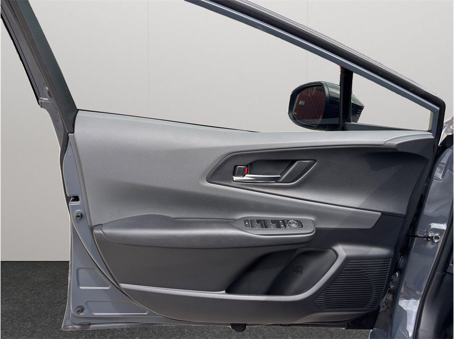 Used 2024 Toyota Prius XLE FWD image 21