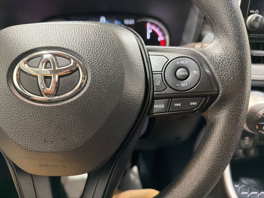 Used 2025 Toyota RAV4 XLE image 25