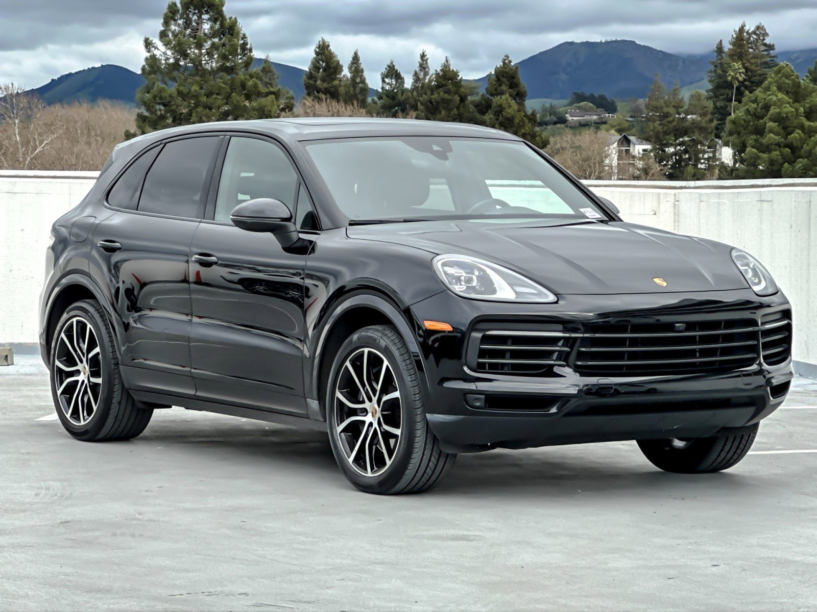 Used 2023 Porsche Cayenne Platinum Edition image 10