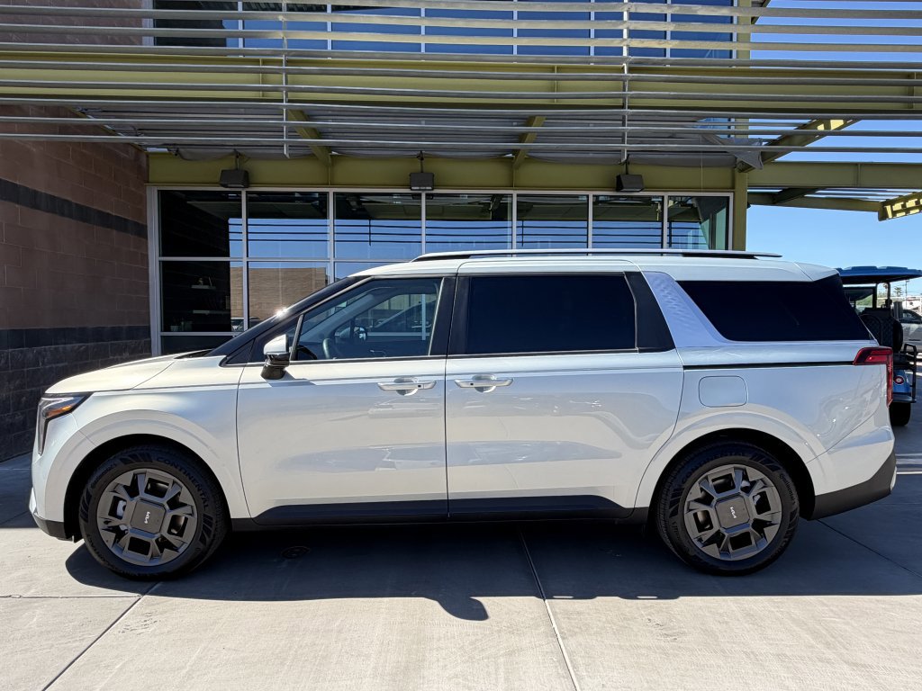 Used 2025 Kia Carnival EX image 7