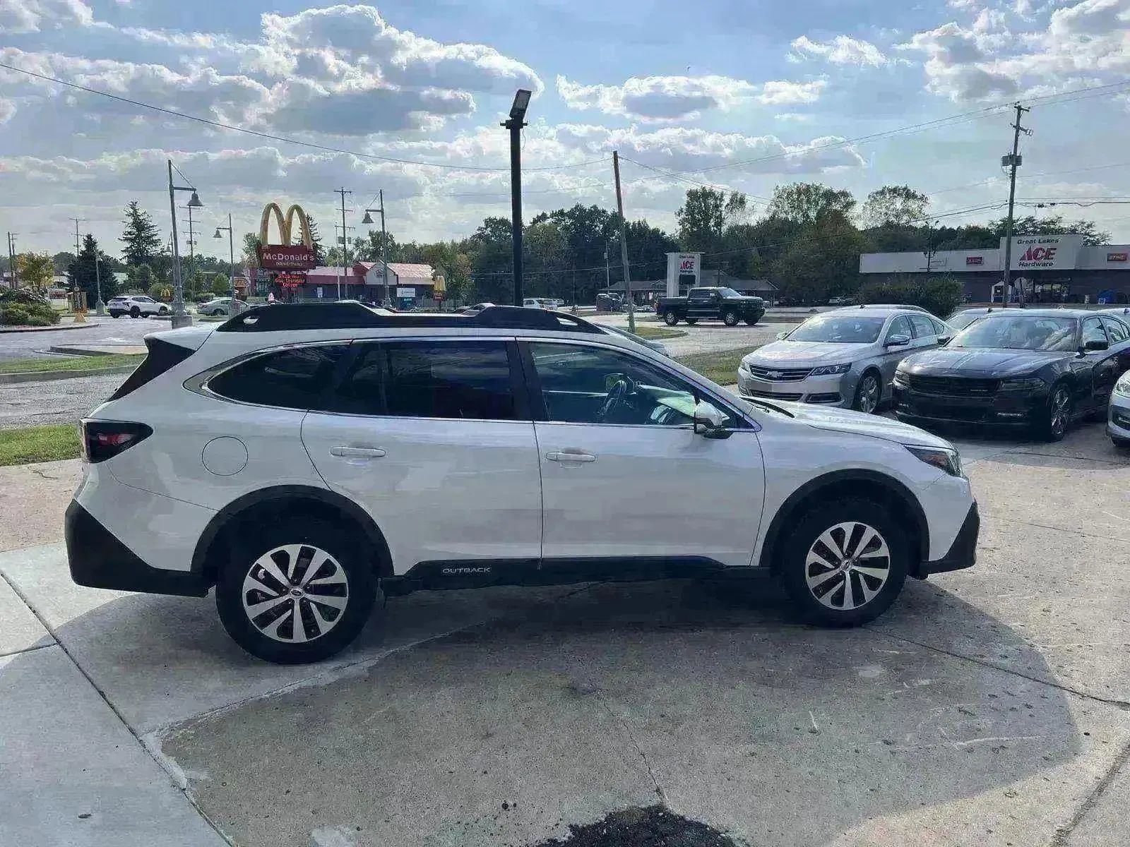 Used 2021 Subaru Outback Premium image 7