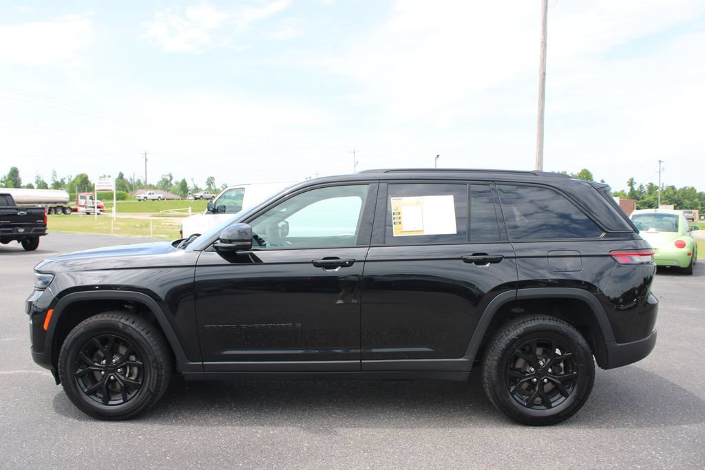 Used 2024 Jeep Grand Cherokee Altitude AWD/4WD image 6