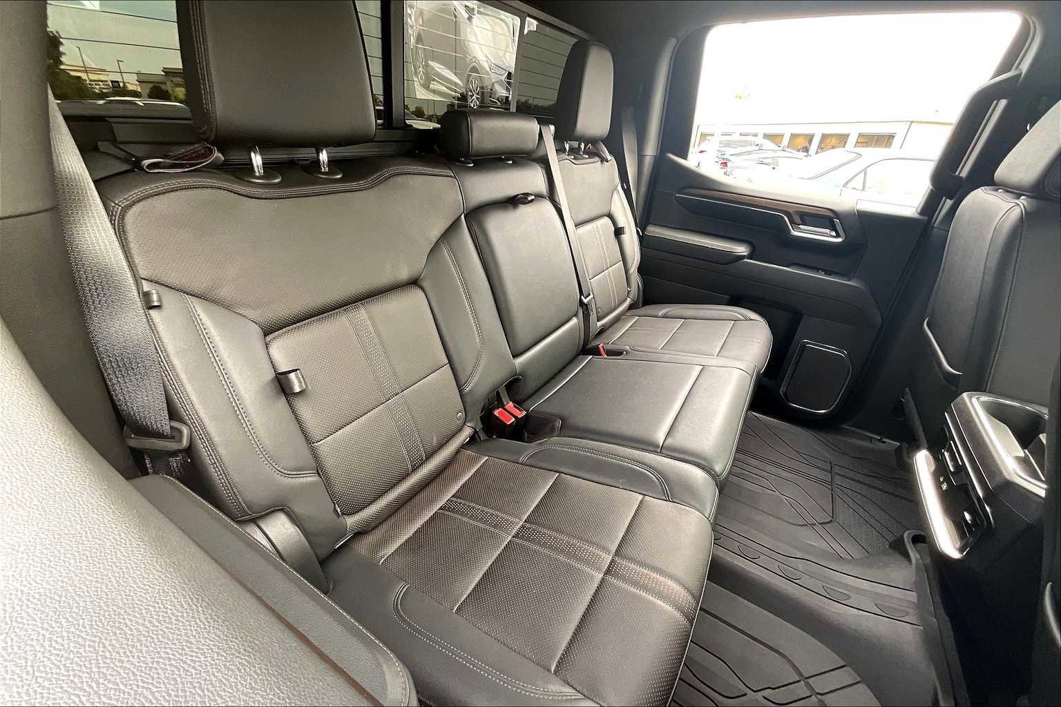 Used 2024 Chevrolet Silverado 1500 High Country w/ High Country Premium Package image 28