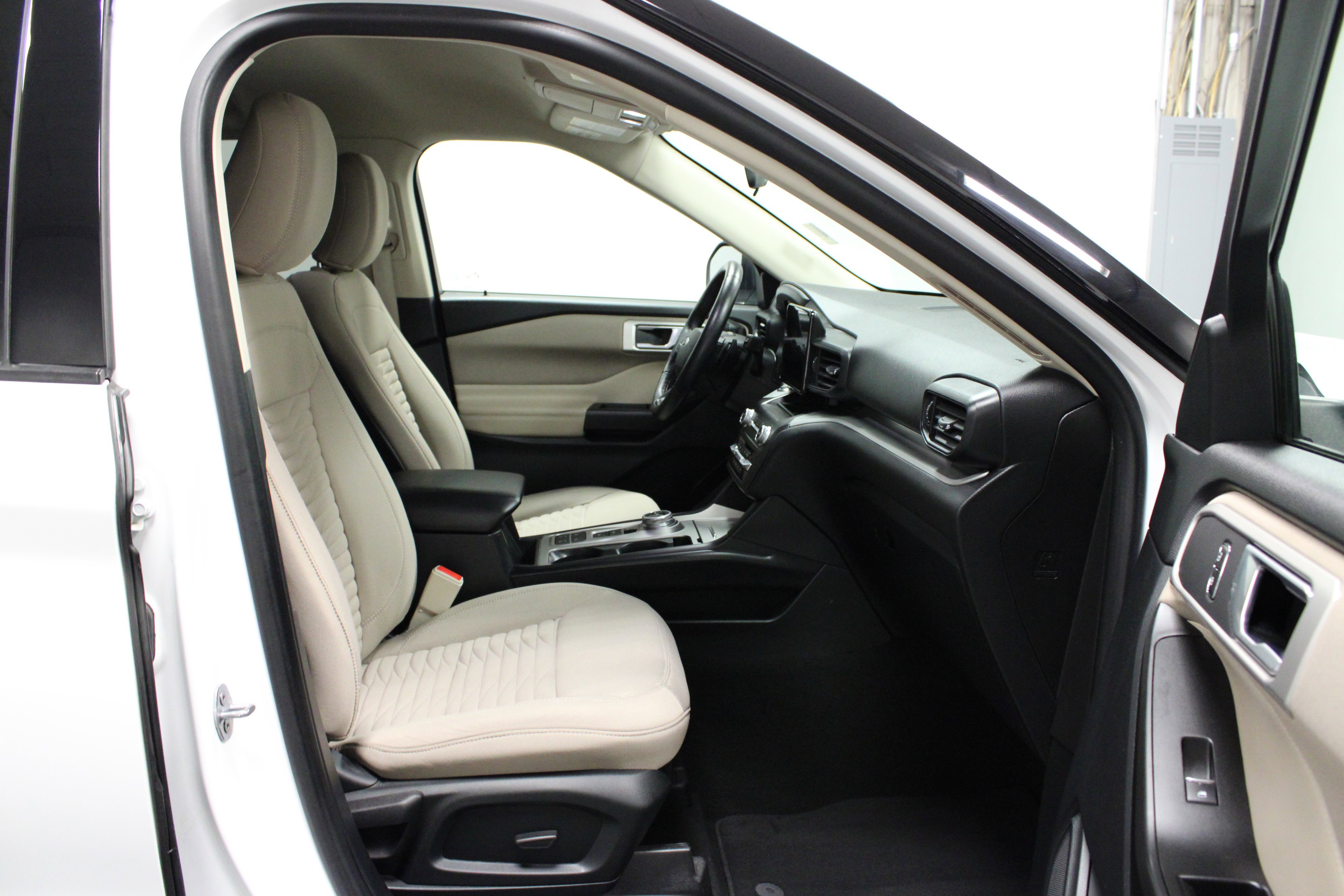 Used 2020 Ford Explorer XLT image 17