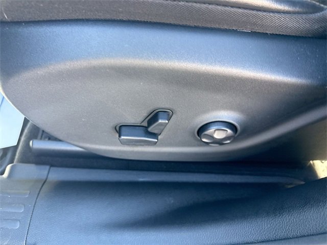 Used 2020 Jeep Cherokee Latitude Plus w/ Comfort/Convenience Group image 19