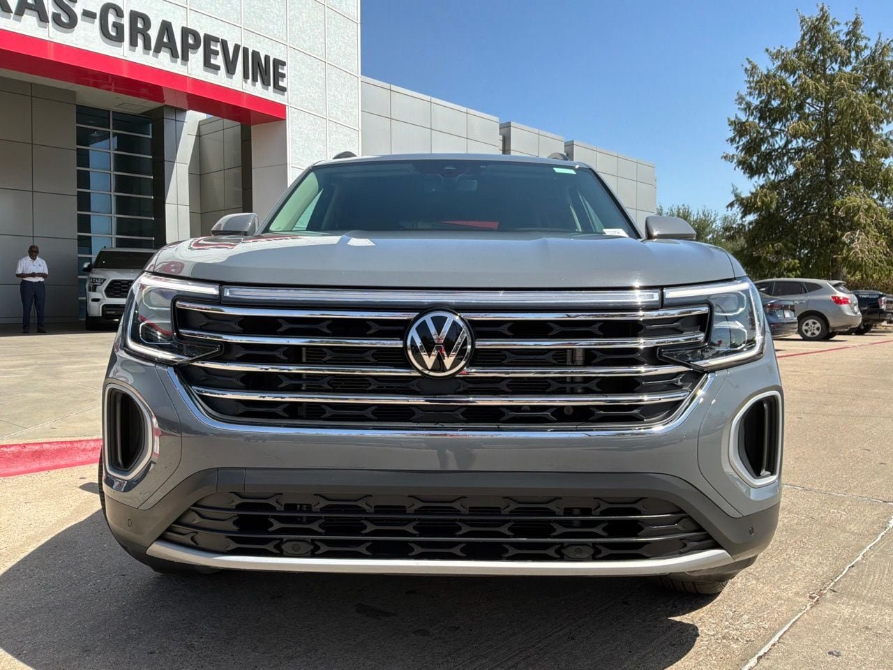 Used 2026 Volkswagen Atlas SE AWD/4WD image 3