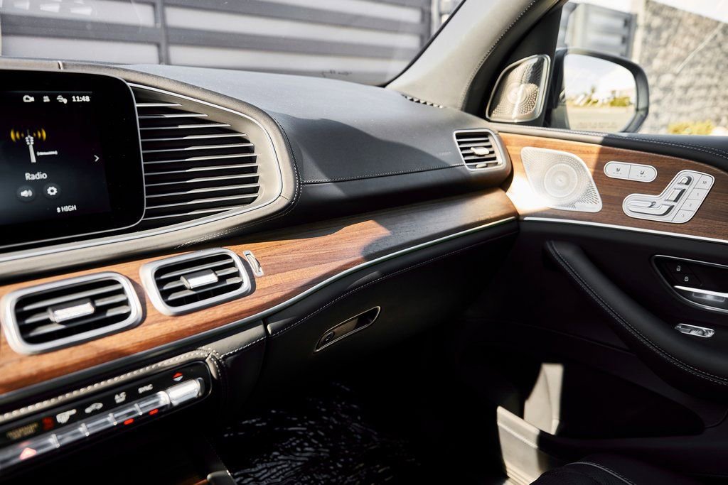 Used 2025 Mercedes-Benz Maybach GLS 600 4MATIC image 91