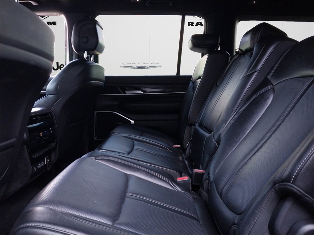 Used 2023 Jeep Wagoneer L Series II image 11