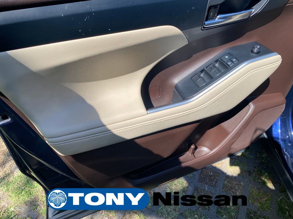 Used 2022 Toyota Highlander XLE image 13