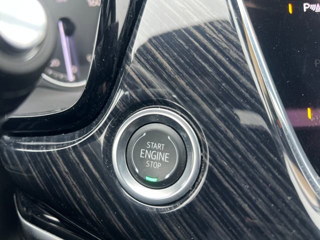 Used 2025 Cadillac XT6 Premium Luxury image 31