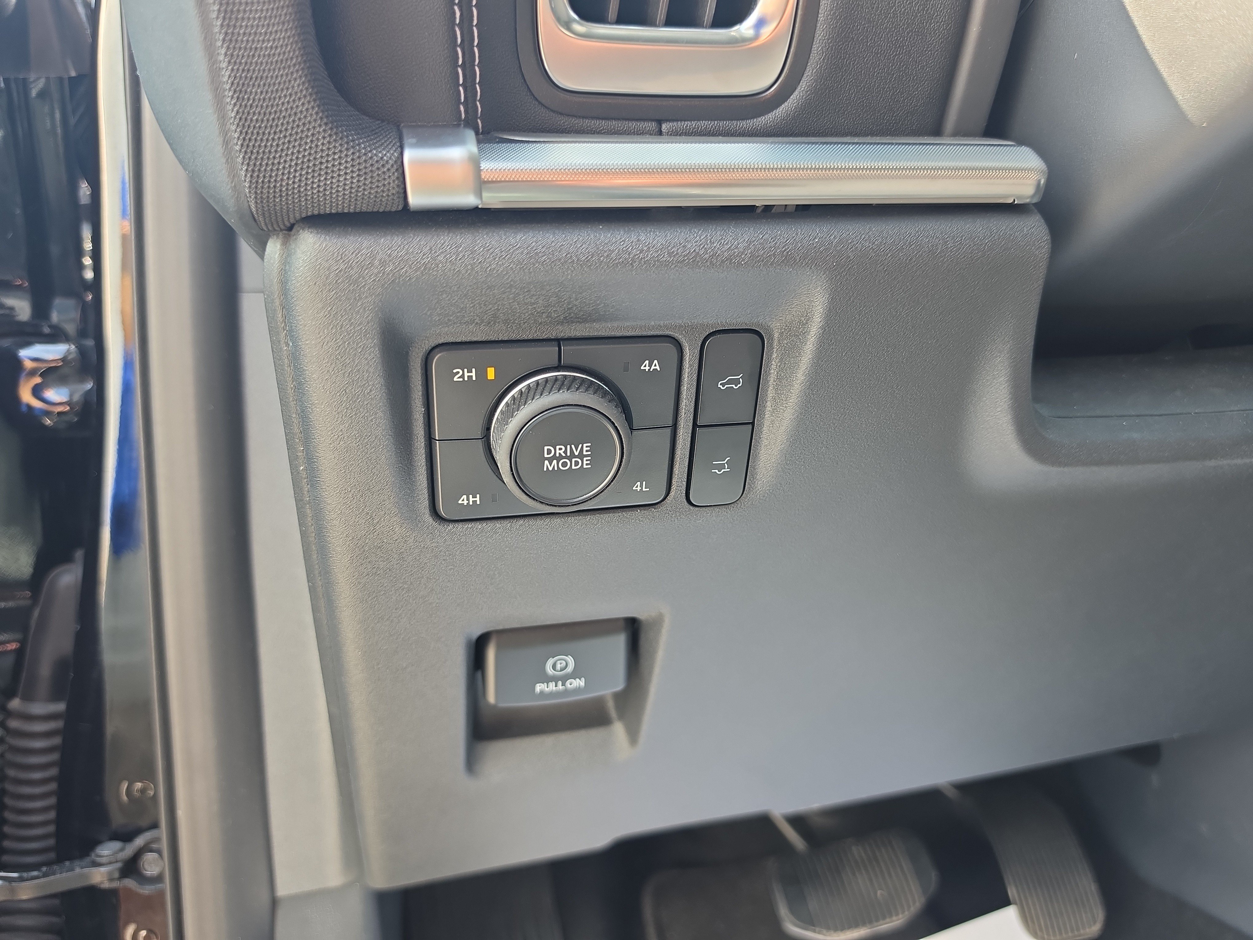 Used 2025 Ford Expedition Platinum w/ Driver's Package AWD/4WD image 16